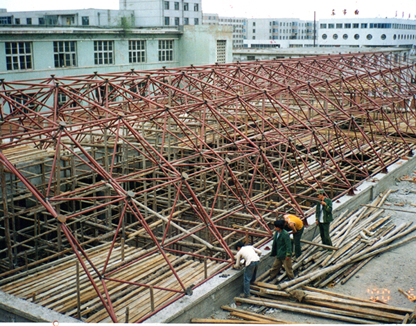 阜新家居城网架结构厂家安装